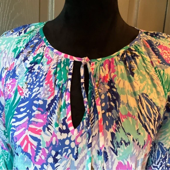 Lilly Pulitzer medium long sleeve top in bright colors and print - Picture 4 of 6